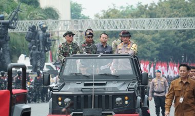 " KAPOLRI PANTAU GLADI BERSIH PENGAMANAN PELANTIKAN PRESIDEN DAN WAPRES RI,15.000 PERSONEL DISIAGAKAN " 